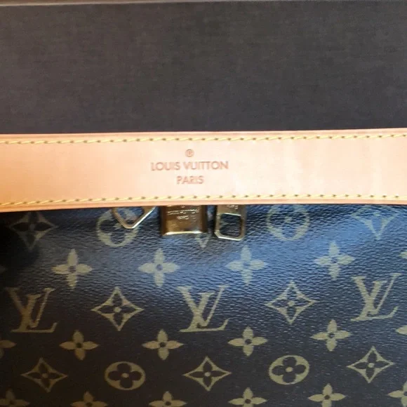 Louis Vuitton Berri PM Monogram Canvas - Picture 3 of 17